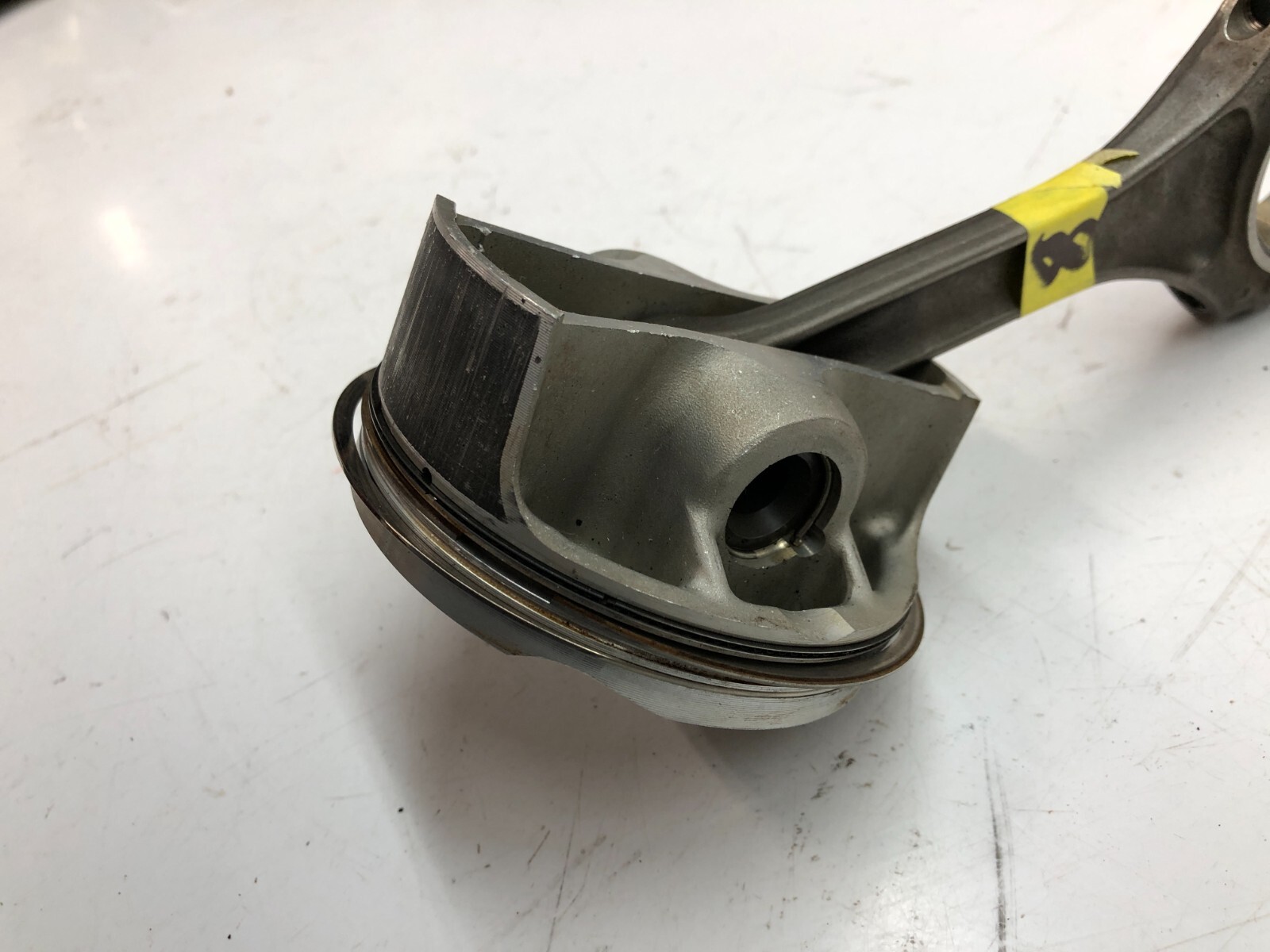 LAMBORGHINI AVENTADOR PISTON HEAD COMPLETE WITH CONNECTING ROD 07M107075J 