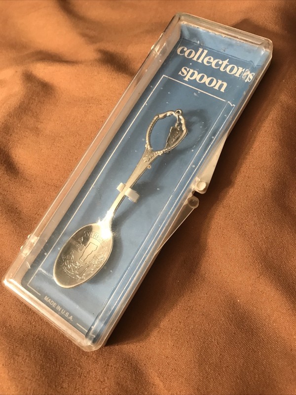 Vintage Vermont Souvenir Spoon With Hanging State Outline. US Collectible.