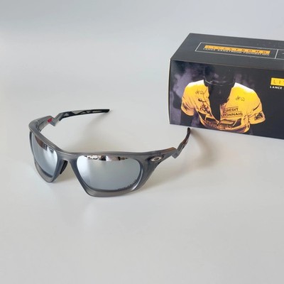 Oakley Lateralis oo9431-02 Sonnenbrille transluzent graues Gestell graue Prizm-G