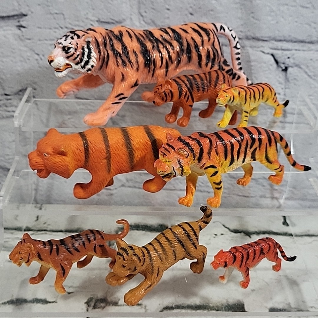 Animal Figures Lot Of 8 Siberian Tigers Striped Predator Cub Jungle Wildlife