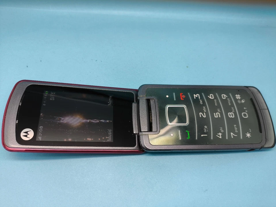 Motorola Gleam Red (Unlocked )  Mobile Phone - Image 2 of 4