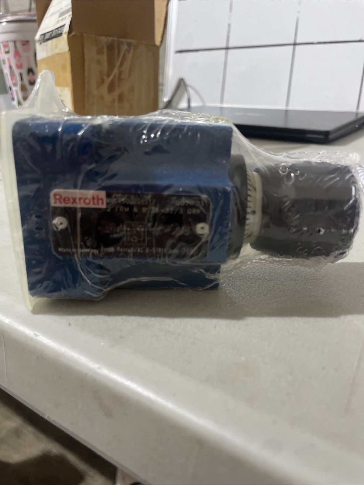 Bosch Rexroth 2 Way Hydraulic Flow Control Value Model 2 FRM 6 B36-32/3 NEW!!!