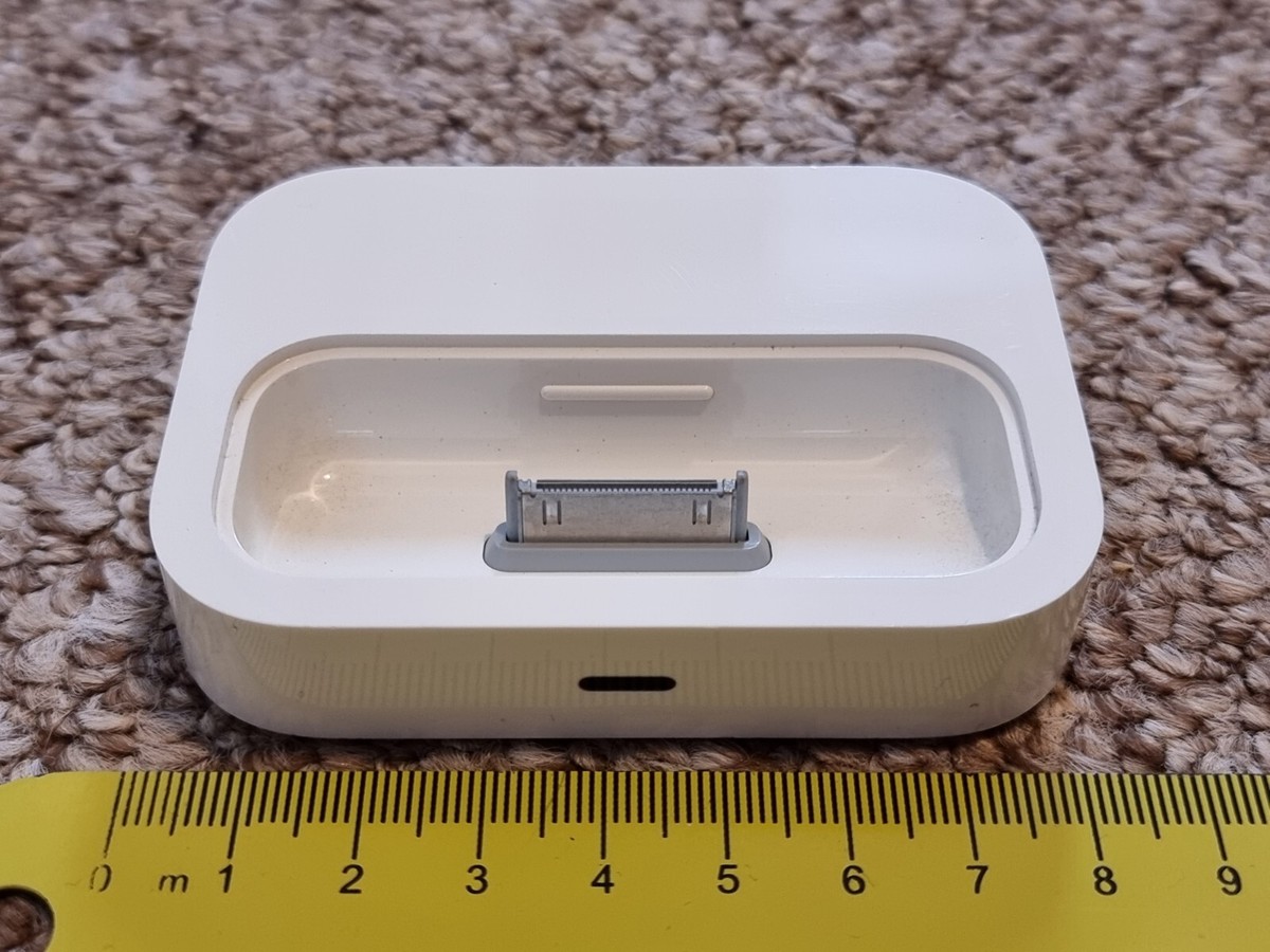 APPLE UNIVERSAL DOCK GENUINE IPOD IPHONE DOCKING STATION