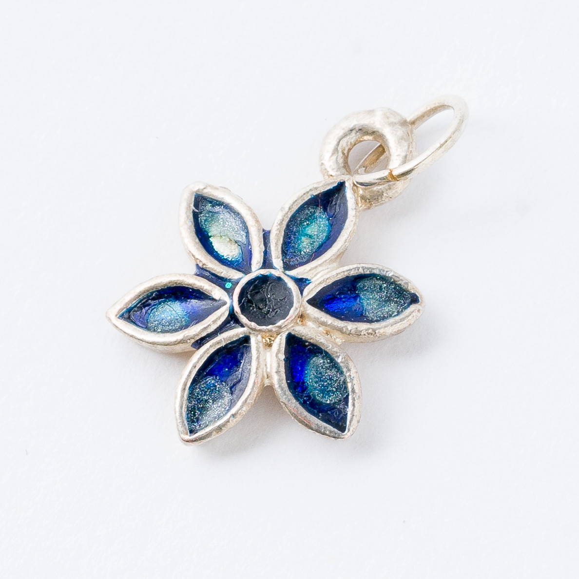 CNC: Kleiner Anhänger Blüte Blaue Blütenblätter Silber 1,07 g
