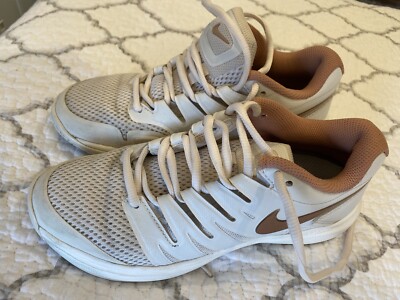 Nike Women Air Zoom Vapor Tennis Shoes Size 6. Used - Good condition
