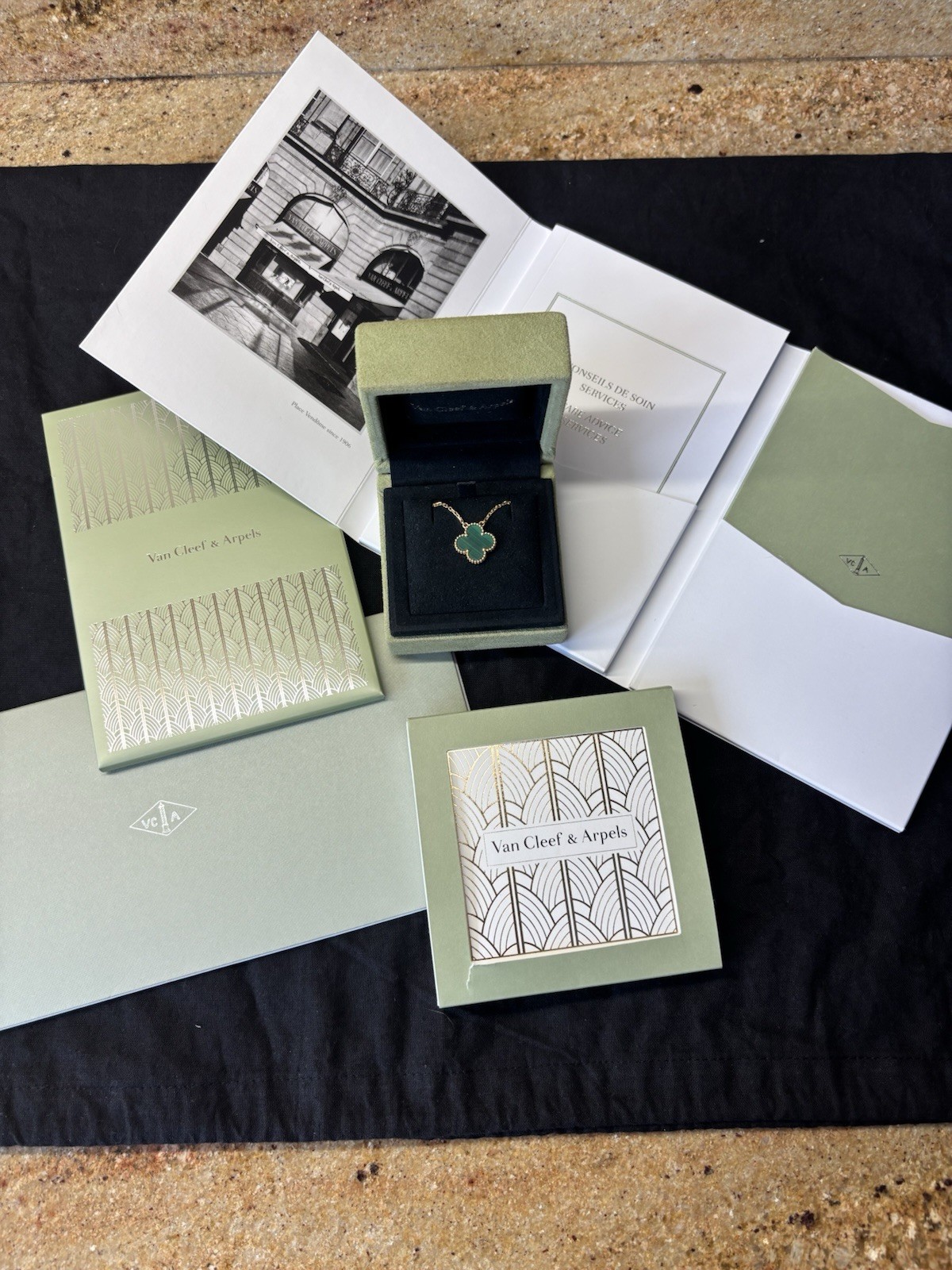 Van Cleef & Arpels Vintage Alhambra Malachite Clover Pendant 18ct Necklace