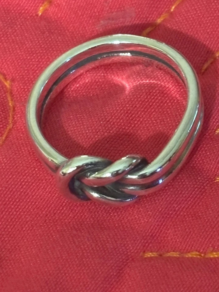 Anillo retirado James Avery amor eterno nudo plata esterlina talla 5,5 firmado Foto 2 de 4