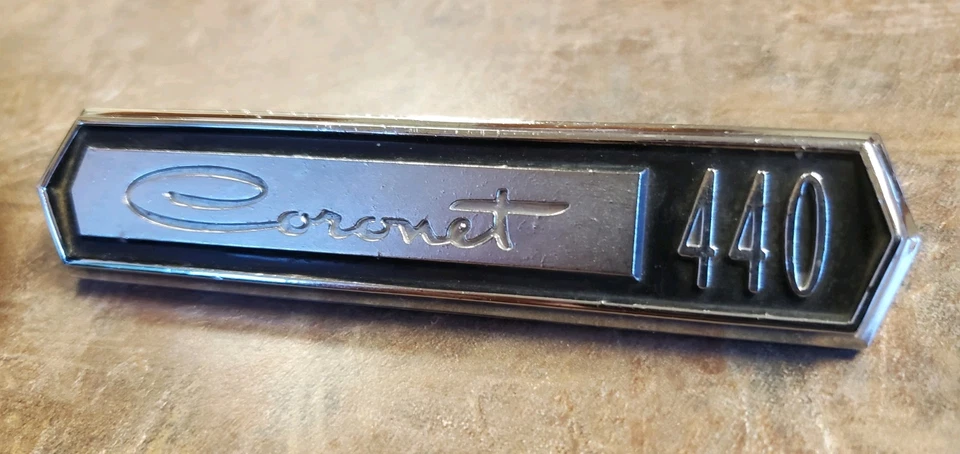 Dodge Coronet 1967 guantera insignia logotipo emblema placa de identificación 2661595 Foto 2 de 4
