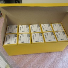 HBL2611VY MALE TWIST-LOCK 2 POLE 3 WIRE PLUG-LOT OF 10 IN FACTORY BOX