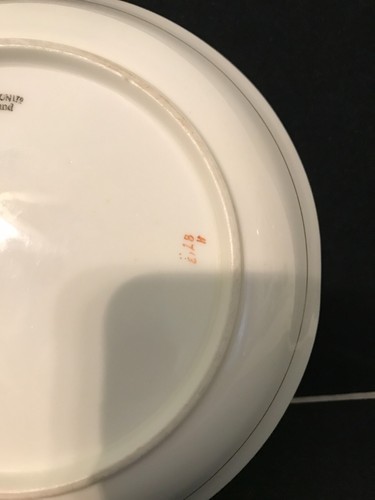 VINTAGE PAIR OF CAULDON ENGLAND SOUP BOWLS WHITE WITH GOLD PATTERN 7-½" DIA - Picture 9 of 10