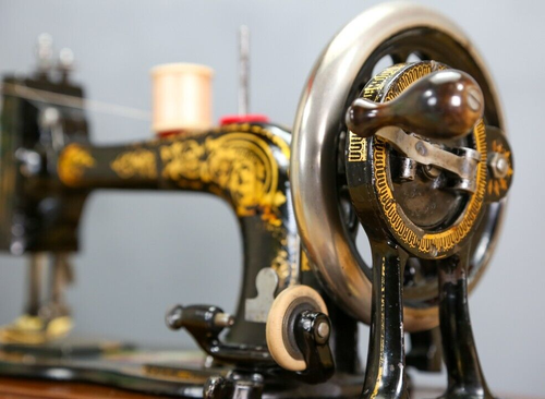 Beautiful Victorian Antique Bradbury Hand Fiddlebase Sewing Machine with Case - Picture 12 of 15