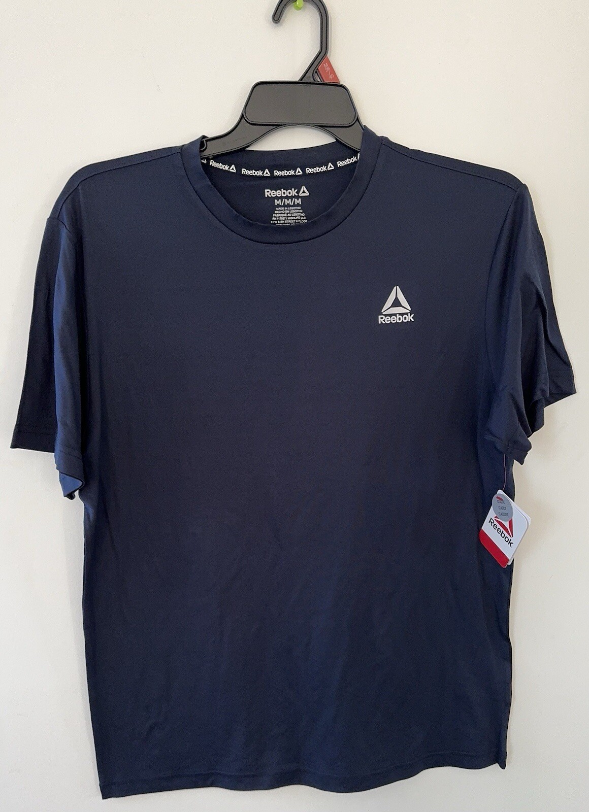 Reebok Mens T Shirt Large M Short Sleeve Black Logo , Material Polyester .