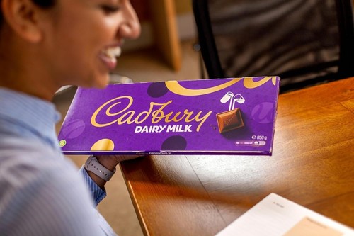 Extra-Large Cadbury Dairy Milk Chocolate Gift Bar, The Classic Creamy Taste 850g - Picture 6 of 7