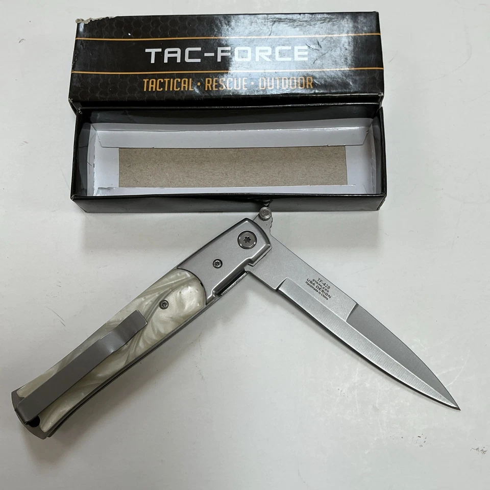 Cuchillo plegable asistido con punta de lanza de acero al carbono TAC-FORCE MILANO  Foto 2 de 4