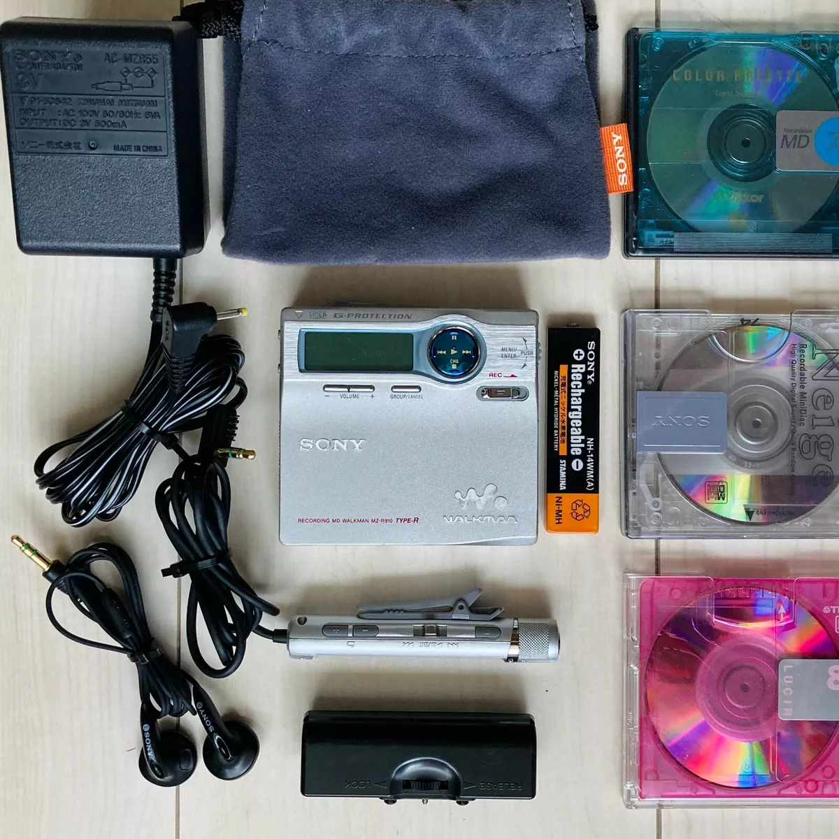 Sony MZ-R910 MD Walkman Portable Minidisc Recorder Silver With Basic  Accessories