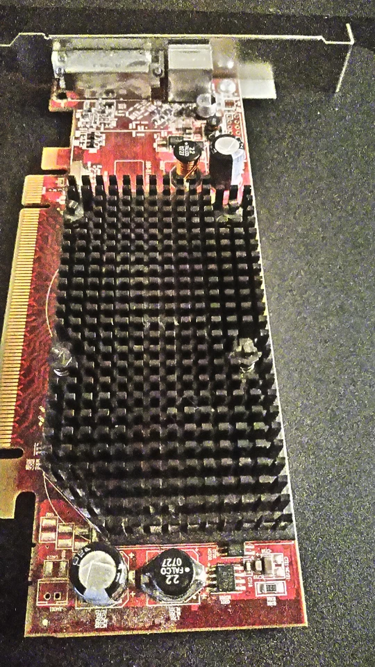 {ATI} Tarjeta de video Radeon HD 2400 Pro PCIe {0CP306} Foto 3 de 4