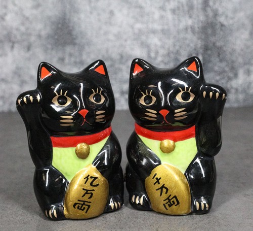 Black Lucky Fortune Japanese Maneki Neko Cats Ceramic Salt Pepper Shakers Set - Bild 1 von 9