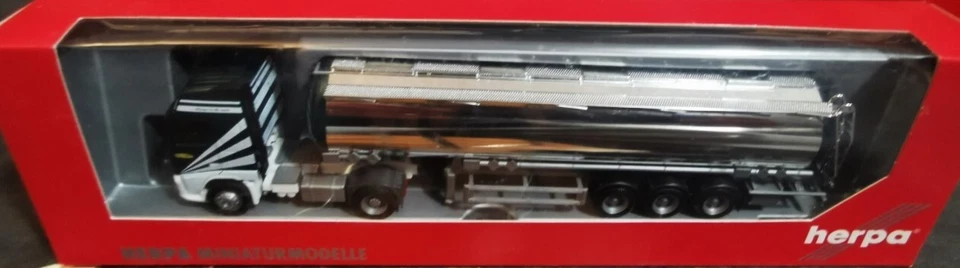 HERPA 152921 Camion autoarticolato 5 assi VOLVO GL XL SZ "KRALO WETZ" - H0 - Immagine 3 di 4