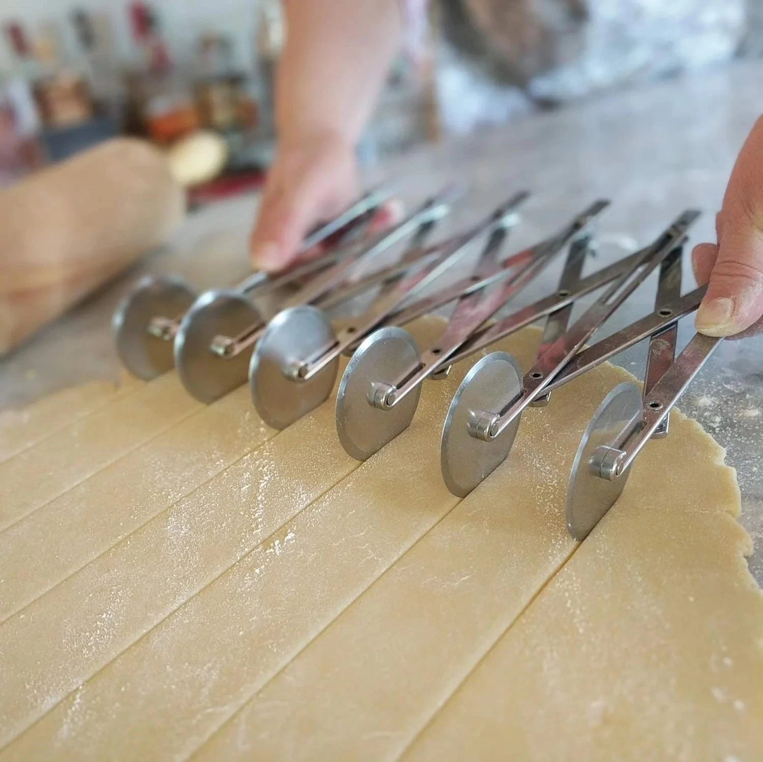 12 Wheel Stainless Steel Cutter Adjustable Pastry Dough Divider 2 1/8" Wheels
Opens in a new window 