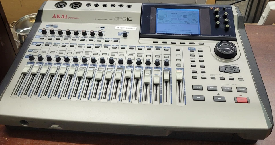 AKAI Professional  & Digital Personal Studio DPS16 16trMTR 24bit 96kHz 10GB HD - Image 4 of 4
