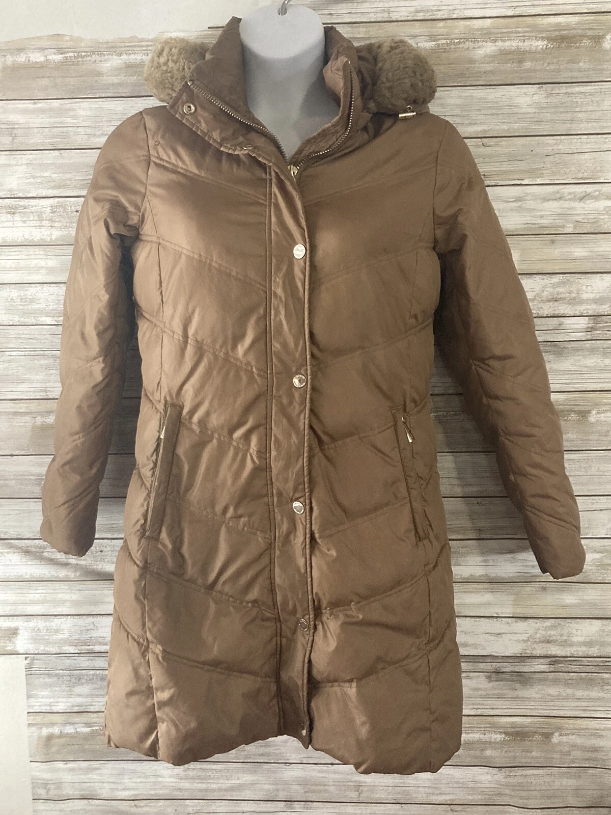 Piumino da donna Michael Kors con cappuccio lungo marrone marrone chiaro taglia M J335