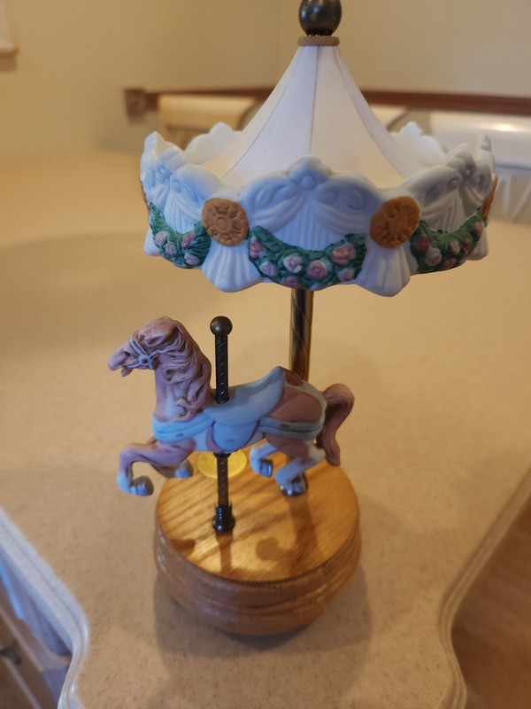 WILLITTS DESIGN Carousel Horse MUSIC BOX "The Loveliest Night of the Year" VTG.