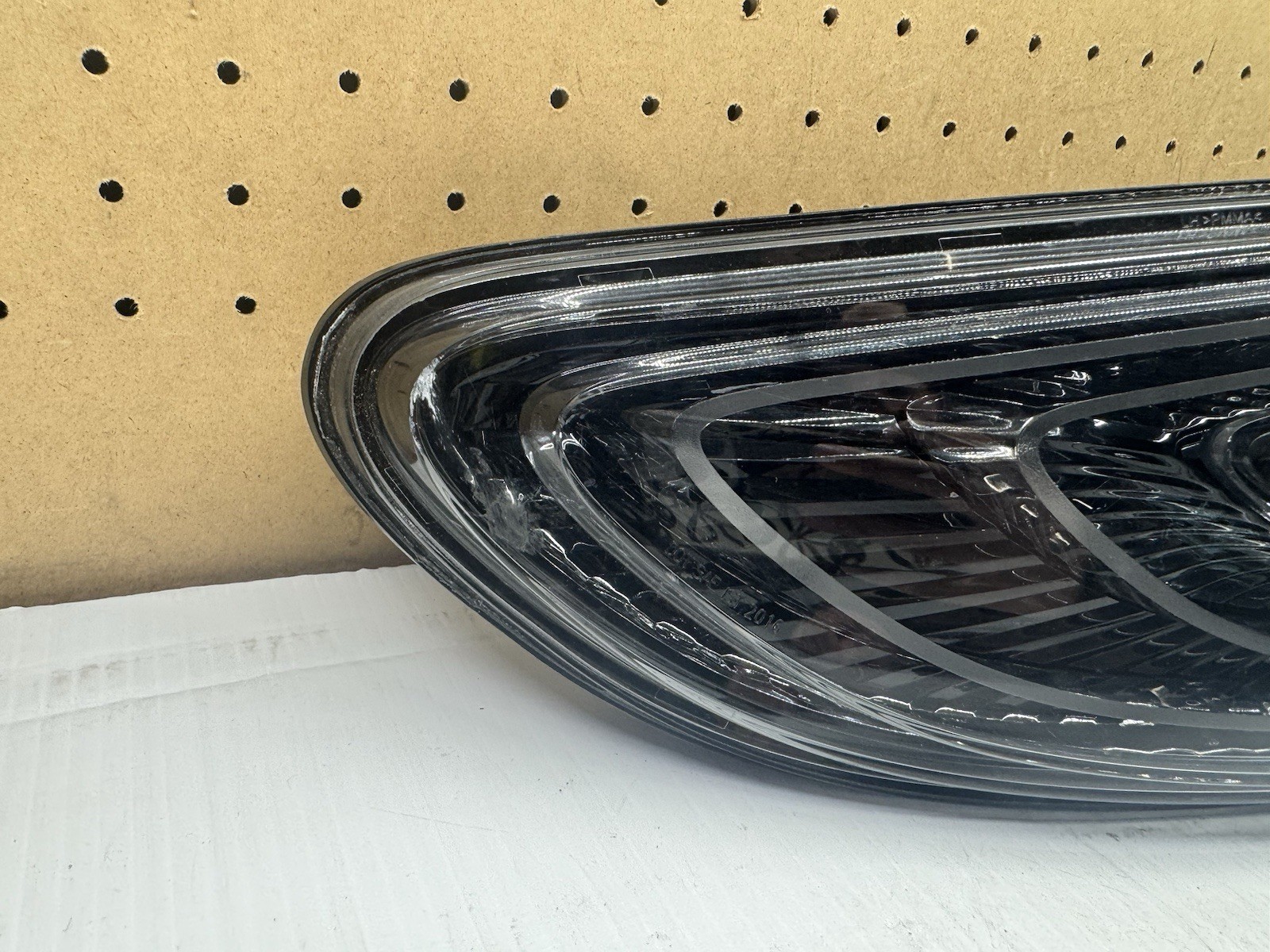2019 ASTON MARTIN DB11 LEFT TAIL LIGHT OEM 