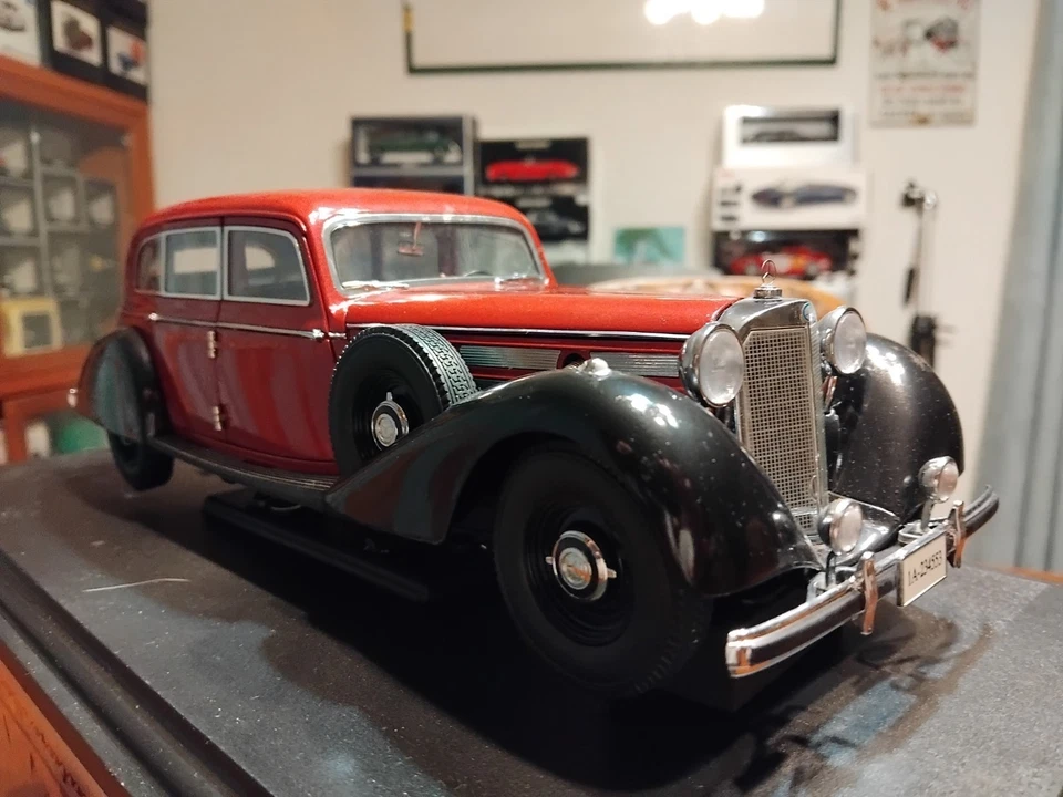 Signature Mercedes 770K 1938 rouge et noire 1/18 - Photo 4/4