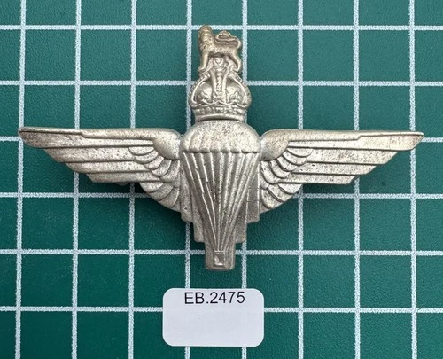 WW2 Kings Crown Parachute Regiment Lugged Cap Badge EB-2475