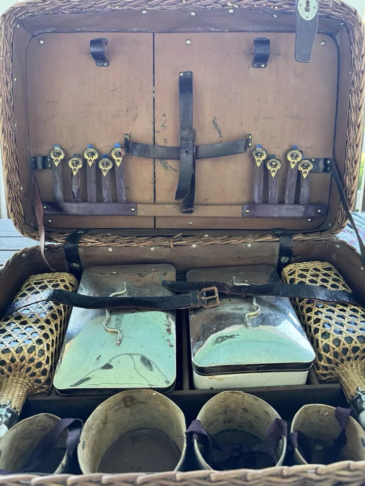 Antigua cesta de picnic de mimbre para automóvil de finales del siglo XIX RARA 5 artículos en el interior Foto 4 de 4
