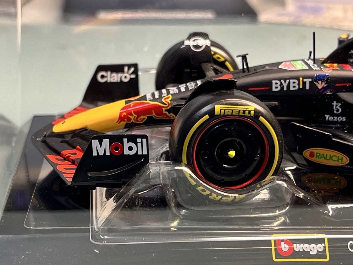 1:24 2022 Max Verstappen -- World Championship Winner -- Bburago