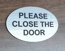 3"x2" Engraved Oval Please Close The Door Silver internal Plastic Sign