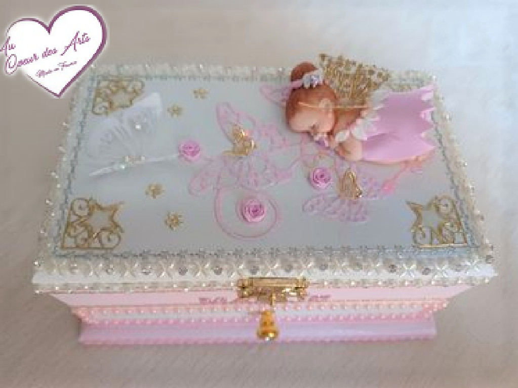 Boîte à musique chambre bébé fille Clochette rose et blanche en Fimo