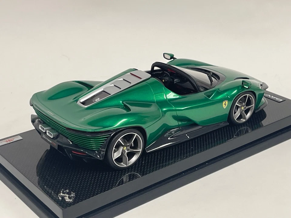 1/18 MR Collection Ferrari Daytona SP3 Green Jewel on Carbon Base FE036SE2 - Image 2 of 4