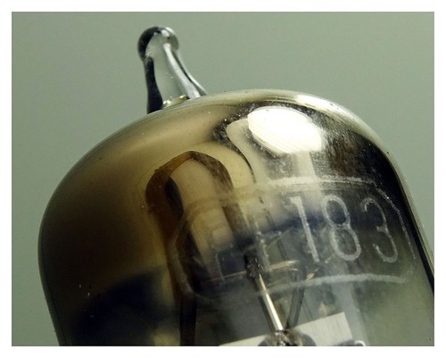 Pentodo EF183. Un tubo radio di Sylvania, USA. ID20853 - Foto 3 di 4