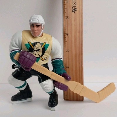 KARIYA #9 Mighty Ducks NHL Starting Lineup Pro Action Figure w Hockey Stick