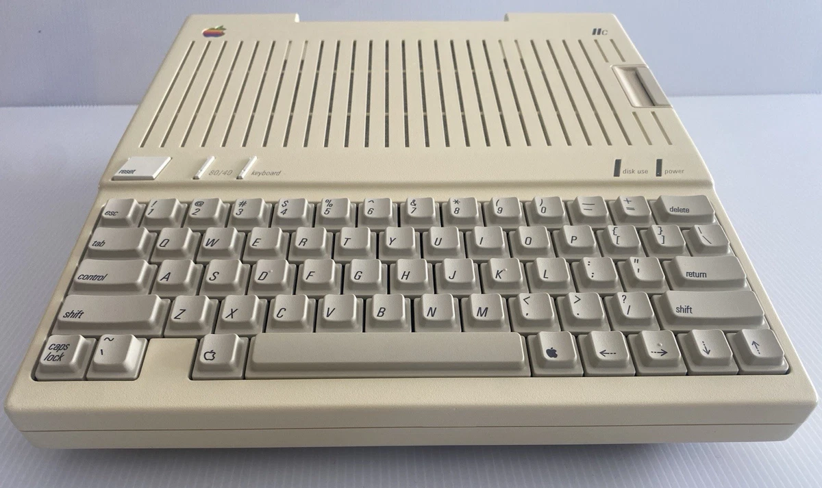 Apple IIc キーボード一体型コンピュータ A2S4000 現状品 Apple IIc キーボード一体型コンピュータ A2S4000 現状品 Apple IIc