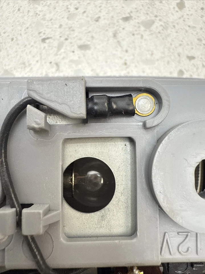 Toyota RAV4 2.0 1996-1998 luz interior usada OEM Foto 4 de 4