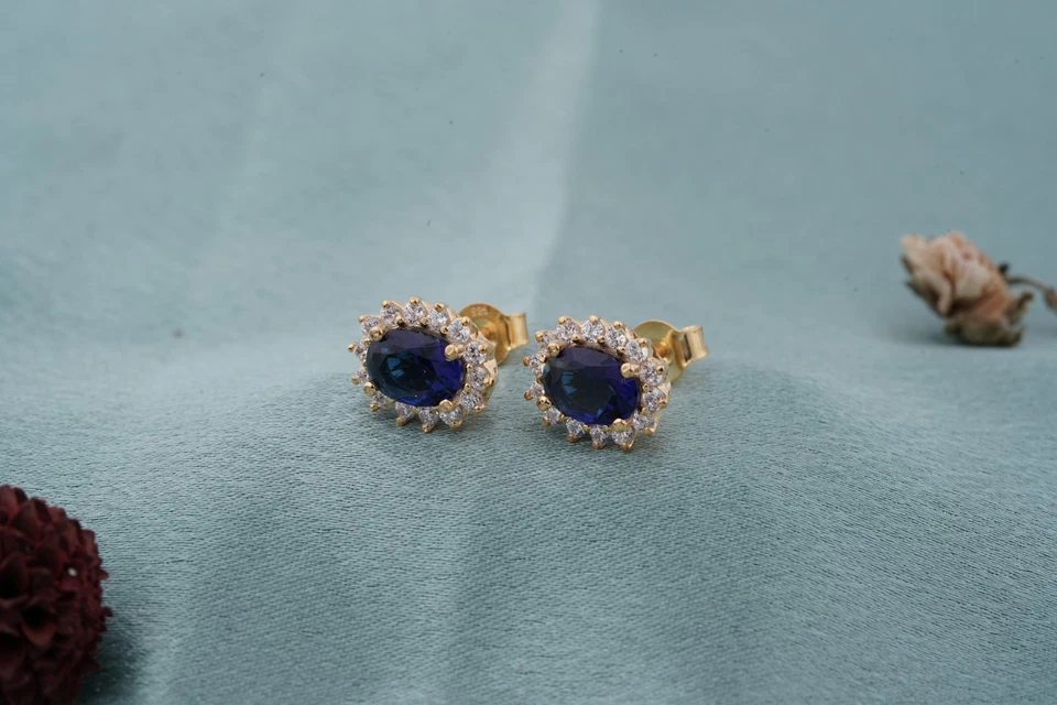 Серьги-гвоздики из желтого золота 14 карат с синим сапфиром и бриллиантами овальной огранки 3 карата - Изображение 3 из 4