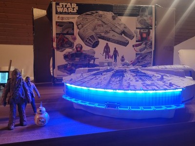 Hasbro Star Wars Millennium Falke (Millennium Falcon) mit Ledlicht.n (Lesen)