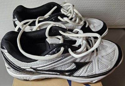 Mizuno Wave Hurricane 2 Volleyball Court Sneakers Women s Size 6. New In Box.