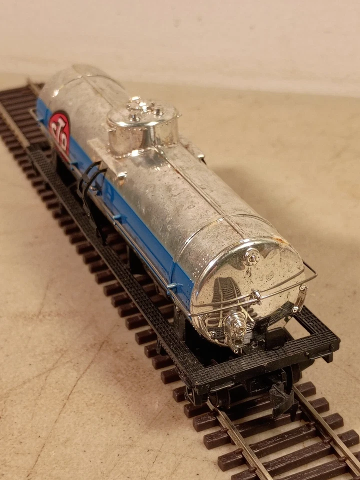 Vtg. Tyco 367B HO Scale Single Dome STP Chrome Tank Car - Image 4 of 4