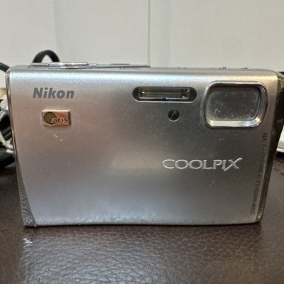 【動作確認済】Nikon コンパクトデジタルカメラ COOLPIX S50C Nikon COOLPIX S50C 7.2MP Digital Camera- Silver TESTED WORKS GREAT