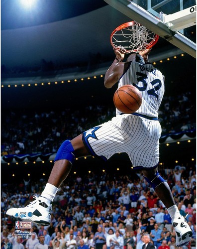 ShaquilLEO'Neal Orlando Magic UnSignd Wht Jersey Two Handed Reverse Dunk Photo