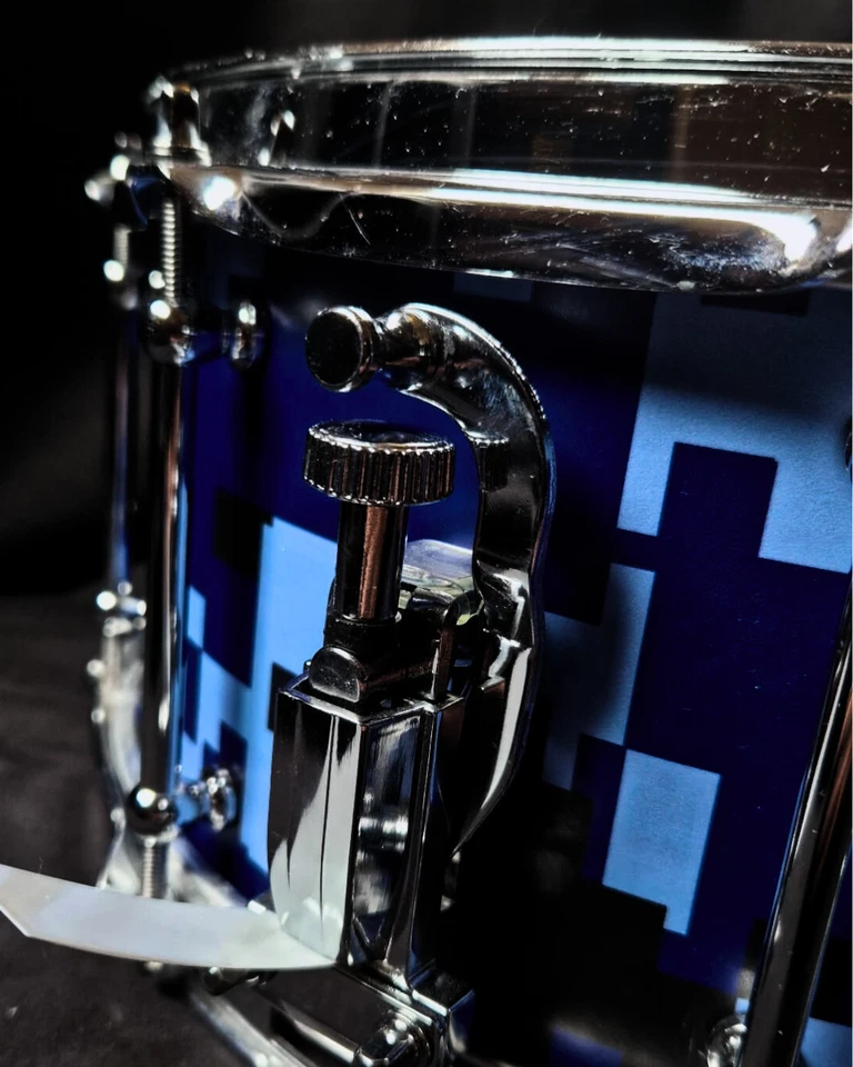 Caja de tambor de abedul de vinilo hecha a medida de 14" (10 orejetas) - camuflaje AZUL OSCURO Foto 2 de 4