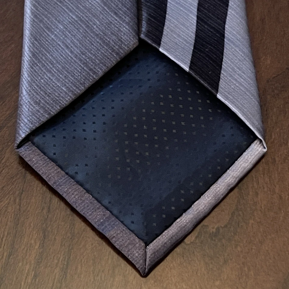 Gravata masculina vintage Adolfo 100% seda feita na China - Imagem 2 de 4