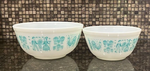 Pyrex Butterprint Mixing/Nesting Bowl 2 Piece Set 1957-1968 Made in USA 402 403