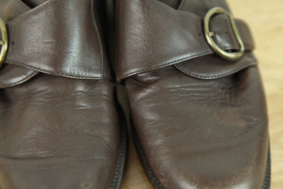 Mocasines de cuero marrón años 90 Y2K para mujer 7 1/2 tacón grueso correa monje hebilla academia Foto 3 de 4