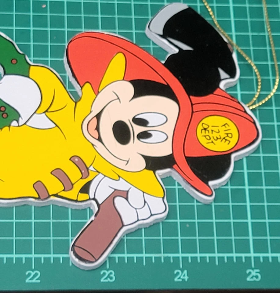 Lote 5 adornos navideños de madera Disney Mickey Fireman, Donald + años 80 90 de colección Foto 3 de 4