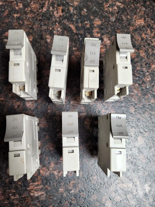 SQUARE D TRILLIANT 15 AMP Breaker  SINGLE POLE  SDT115 CIRCUIT BREAKER 